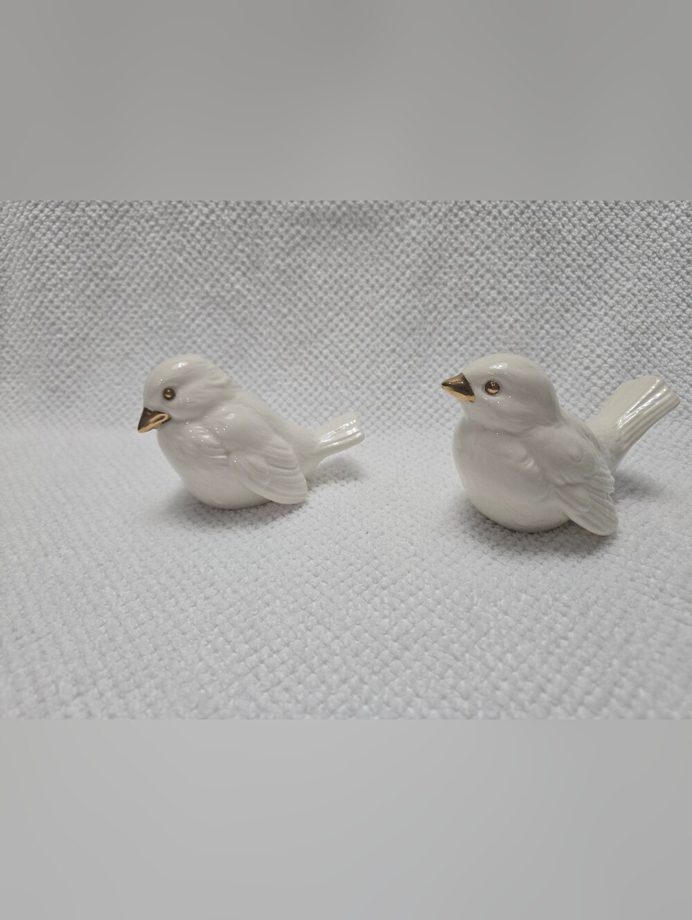 Goebel White Porcelain Bird Figurines with Gold Beaks - Pair - Picture 2 of 6